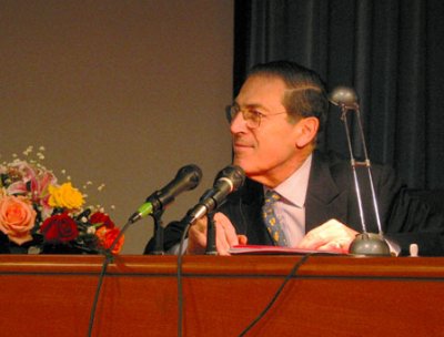 美国大都会博物馆馆长在故宫博物院作有关博物