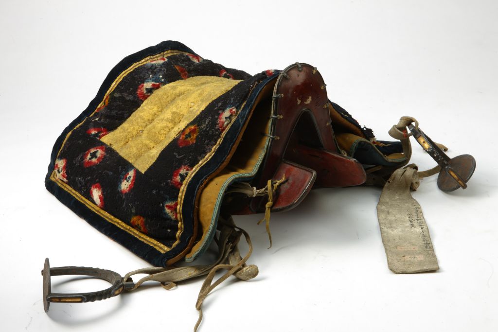 木棕红漆皇太极御用马鞍