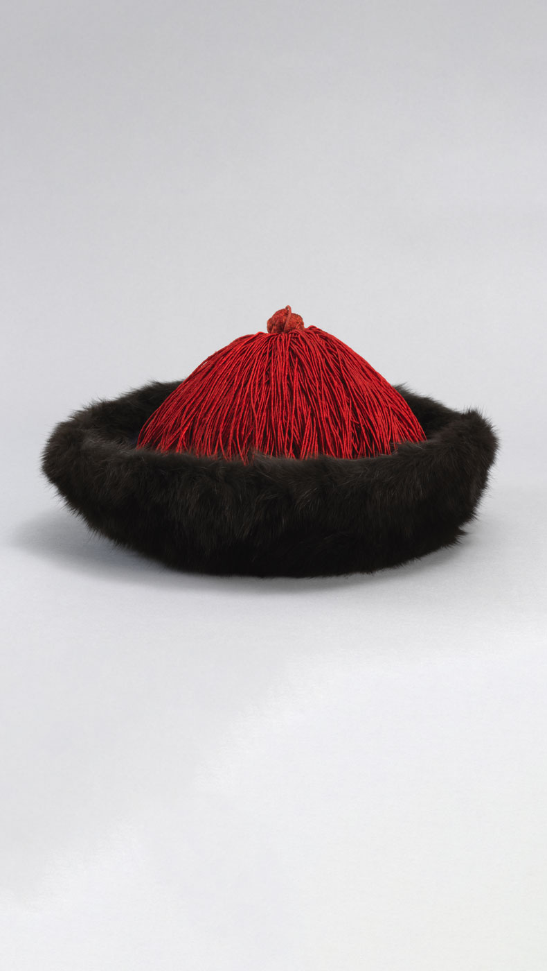 清乾隆 貂皮边蓝色缎面红缨冬常服冠