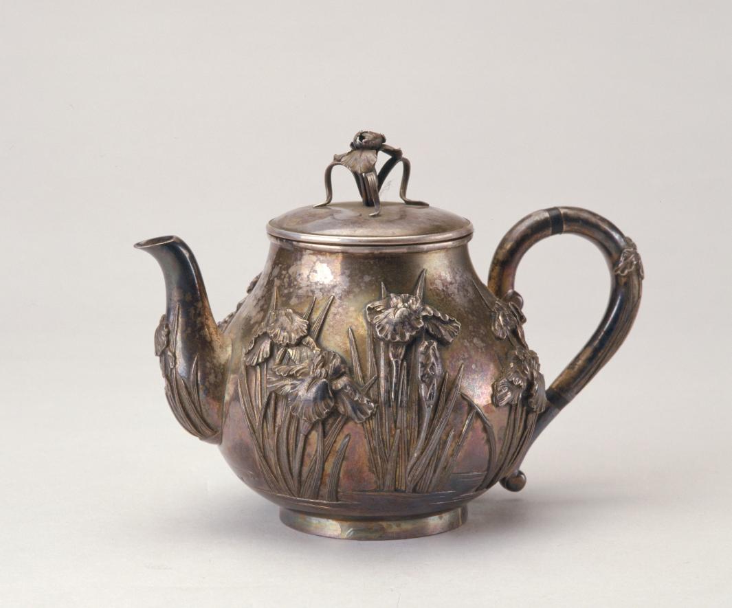 银鸢尾花纹茶具套装