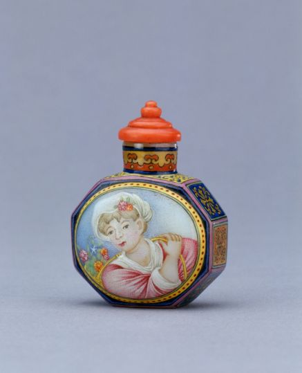 玻璃胎画珐琅西洋仕女图鼻烟壶