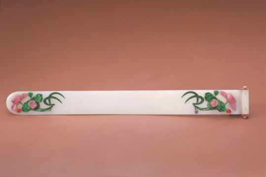 白玉嵌莲荷纹扁方