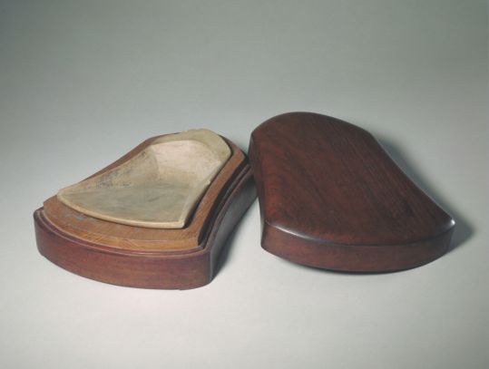 徳昌齋在銘 唐銅銀象嵌 喜鵲牡丹紋文鎮２點 書道具 文房用品 0708 展覽筆記vol.12 黑石號的金銀器- the Gold and Silver of the Tang