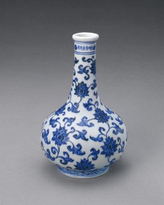 中国 連弁紋瓶 u6220721 中国 連弁紋瓶 u6220721 青花缠枝莲