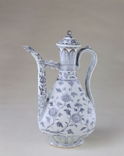 A blue and white faceted vase, Yuan dynasty | 元青花花卉紋八