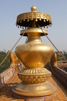 2006年钦安殿宝顶鎏金后重新安装