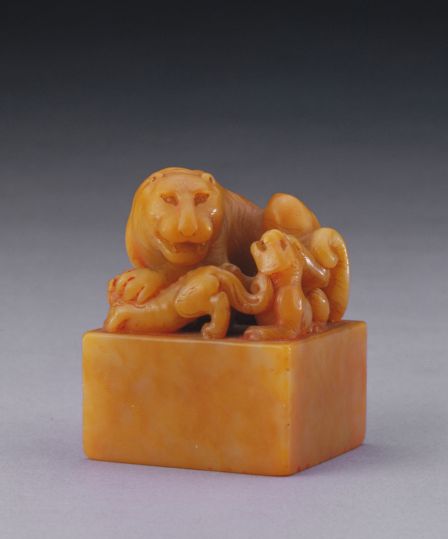 田黄石虎纽“乾隆御笔”印