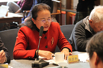 任万平副院长主持座谈会