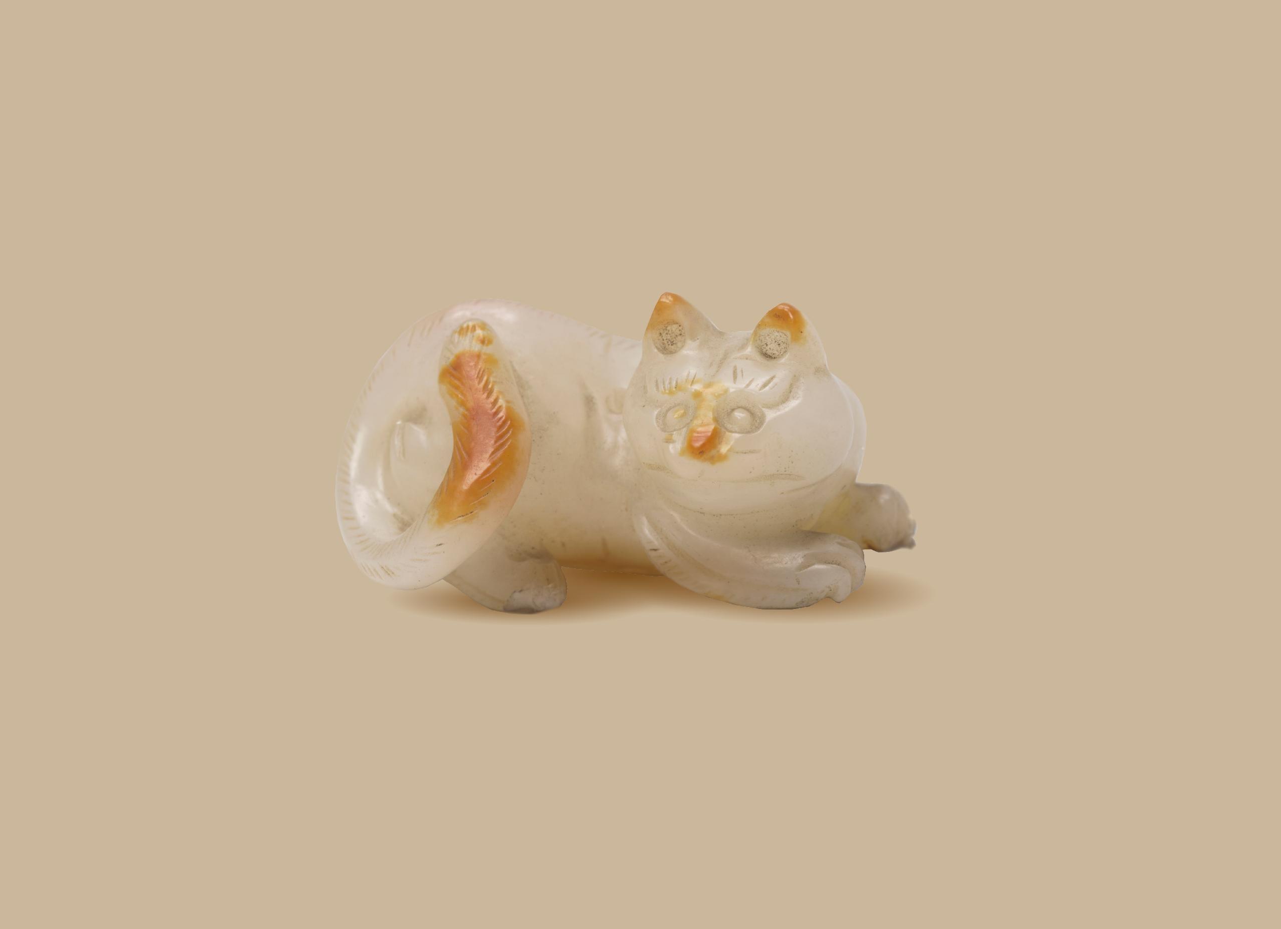清 带皮青玉猫形坠